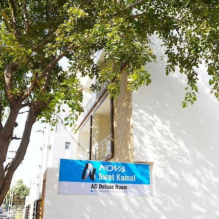 Hotel Nova Sk Rajkot Buitenkant foto