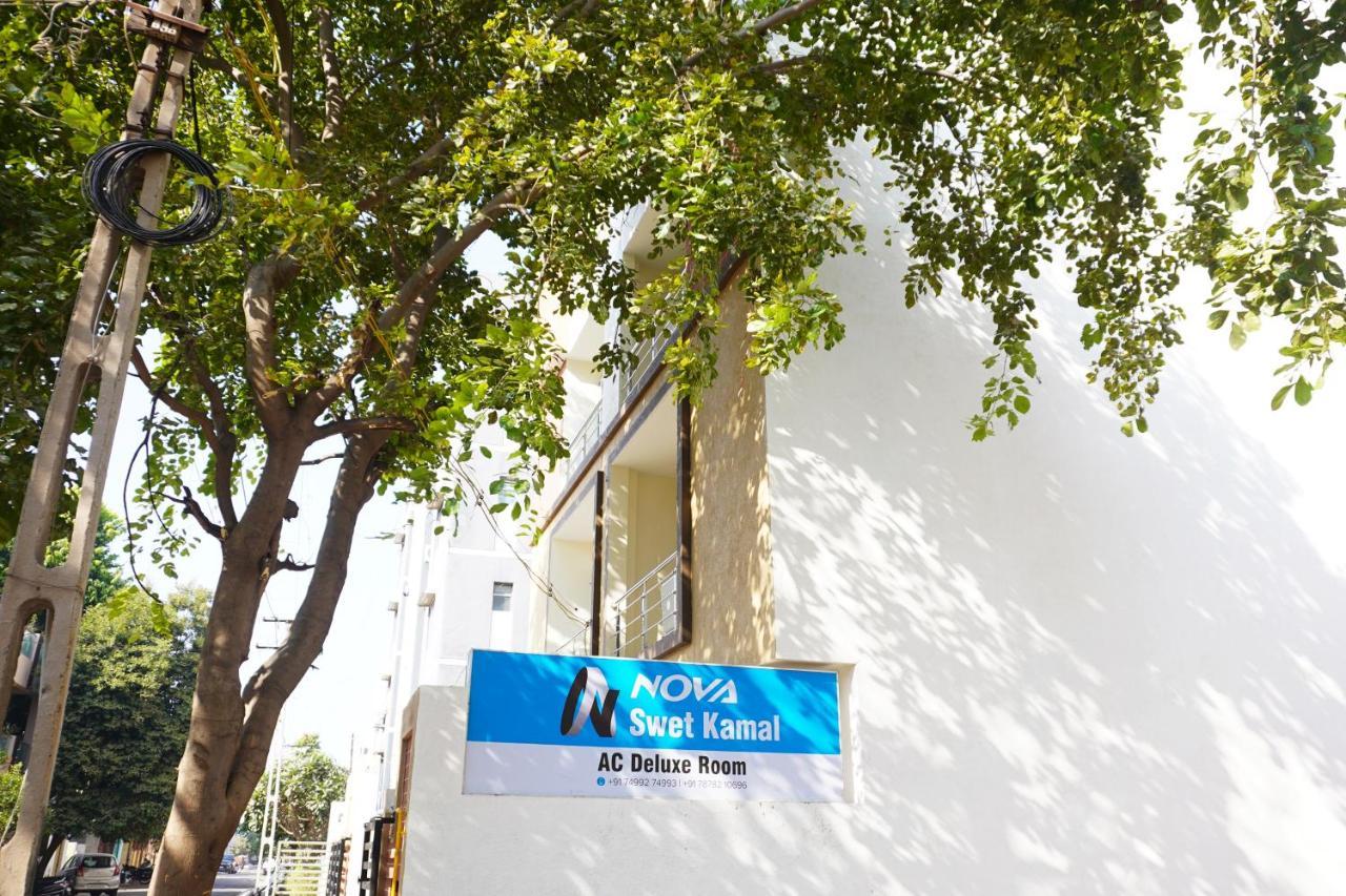 Hotel Nova Sk Rajkot Buitenkant foto