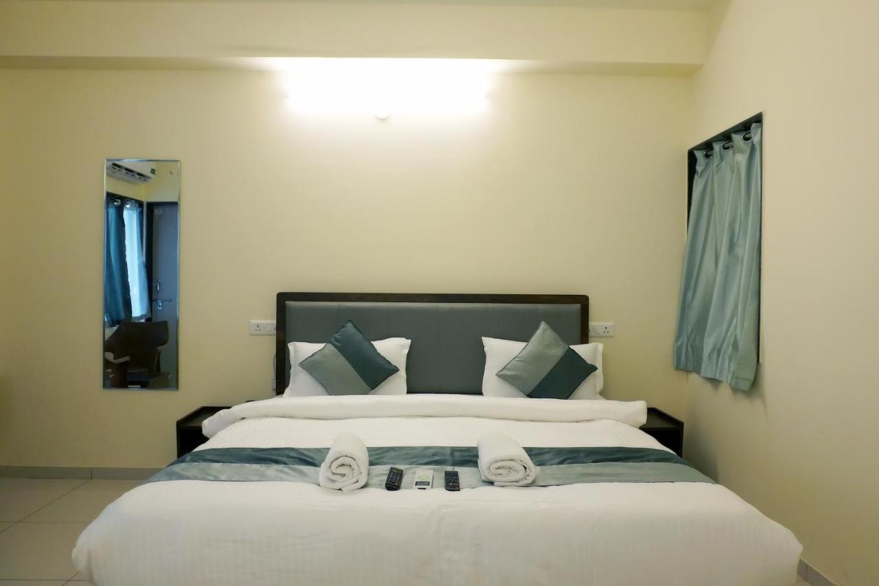 Hotel Nova Sk Rajkot Buitenkant foto