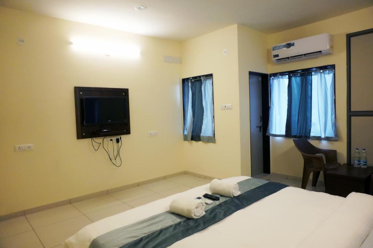 Hotel Nova Sk Rajkot Buitenkant foto