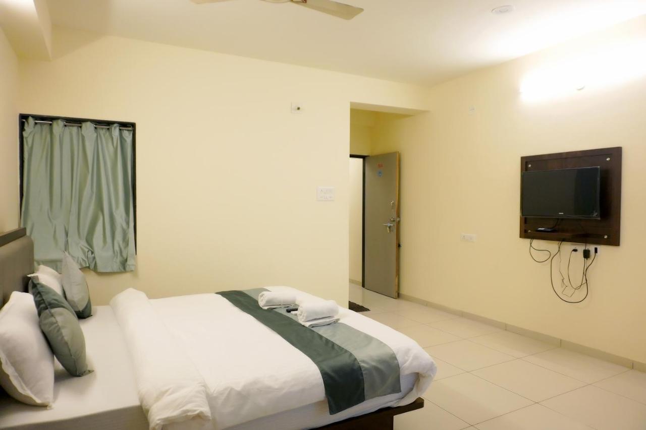 Hotel Nova Sk Rajkot Buitenkant foto