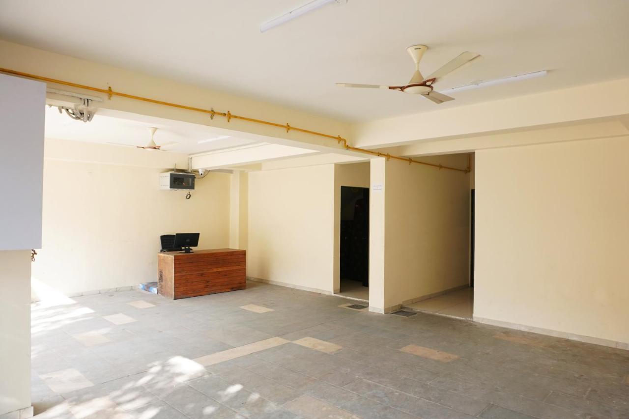Hotel Nova Sk Rajkot Buitenkant foto