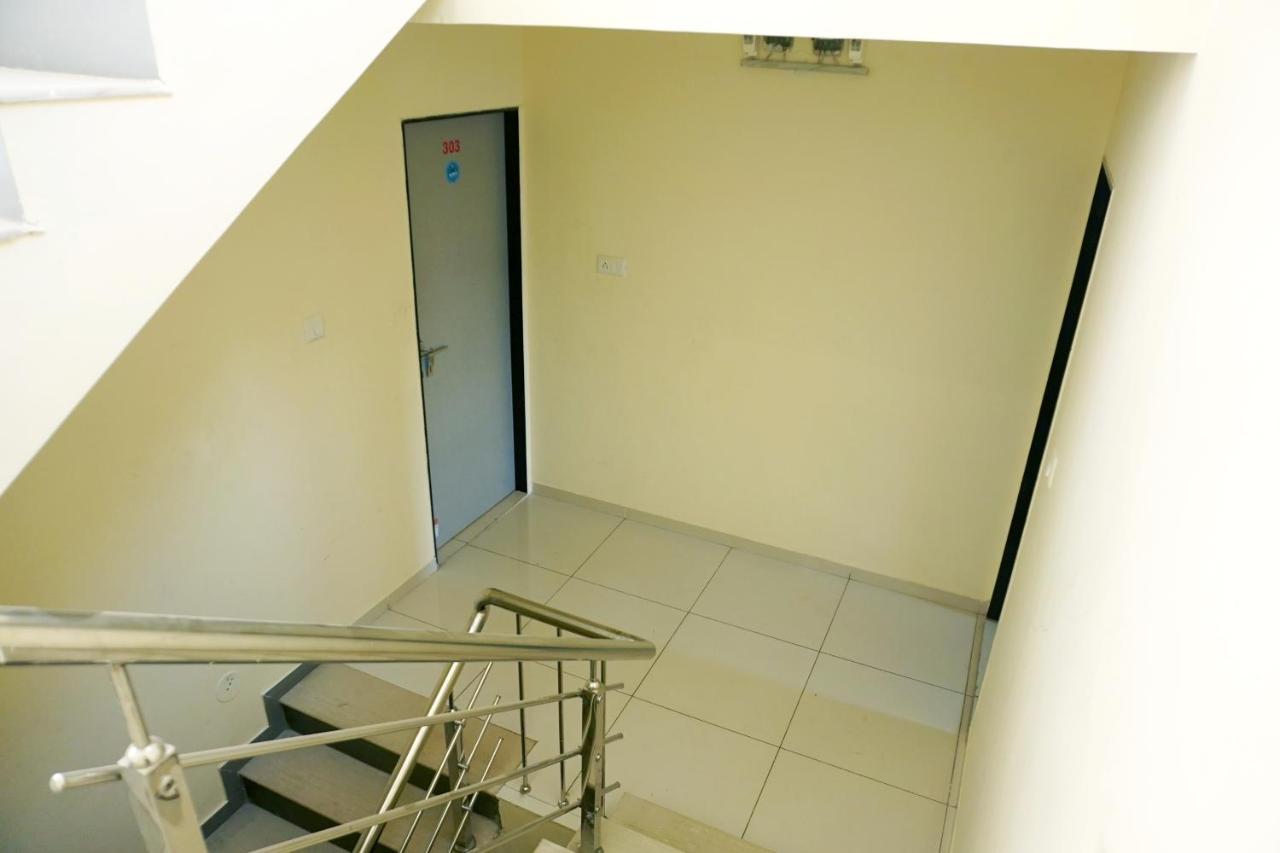 Hotel Nova Sk Rajkot Buitenkant foto